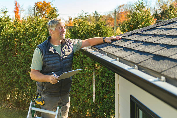 Professional Emergency Roof Repair technician working in Bethalto, IL